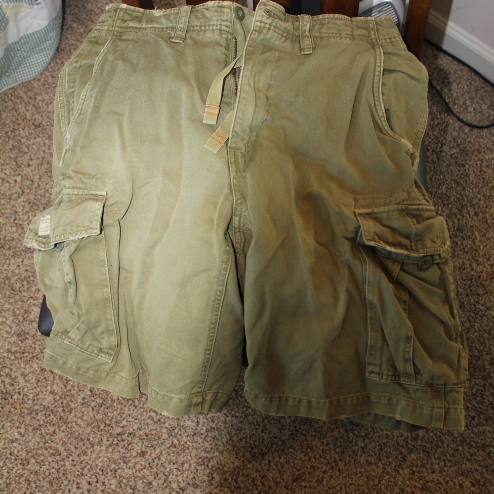 American Eagle, Khaki Cargo Shorts, 30 waist